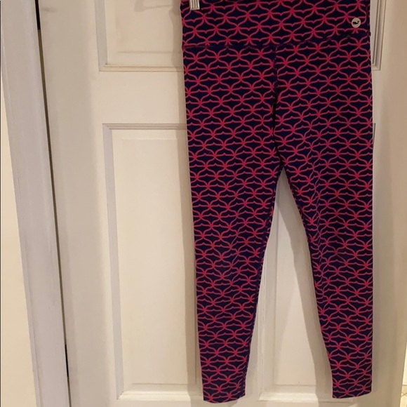 Cropped Whale Tail Leggings - Picture 2 of 5